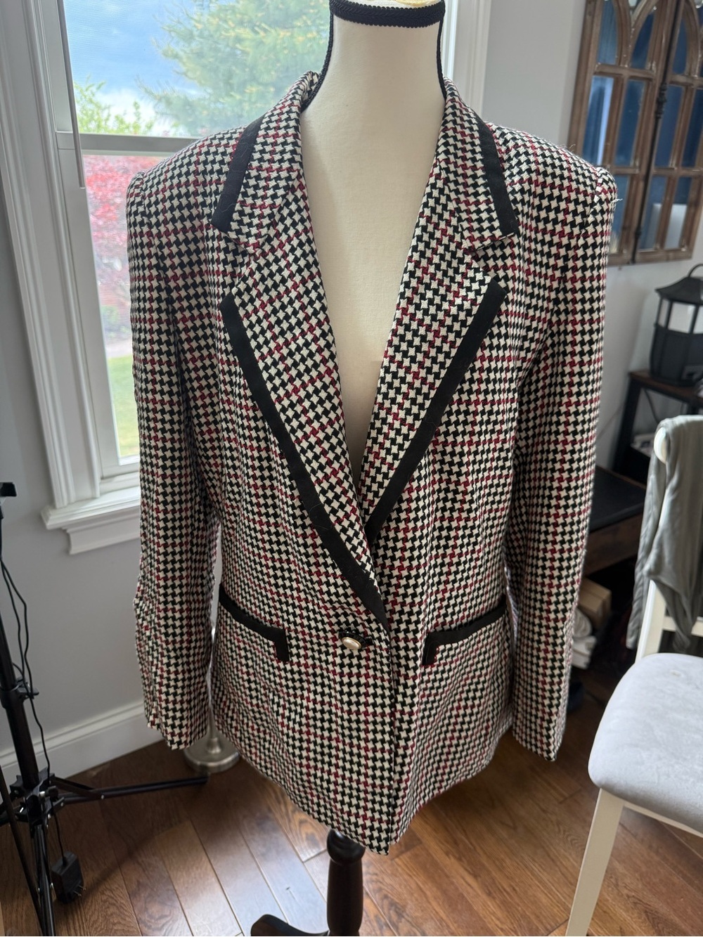 Le Suit Vintage Black, White & Red Houndstooth Blazer with Black Trim Size 12